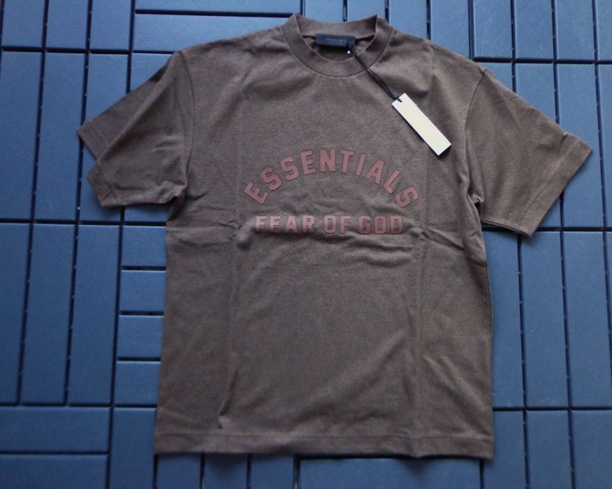 Мъжка тениска ESSENTIALS