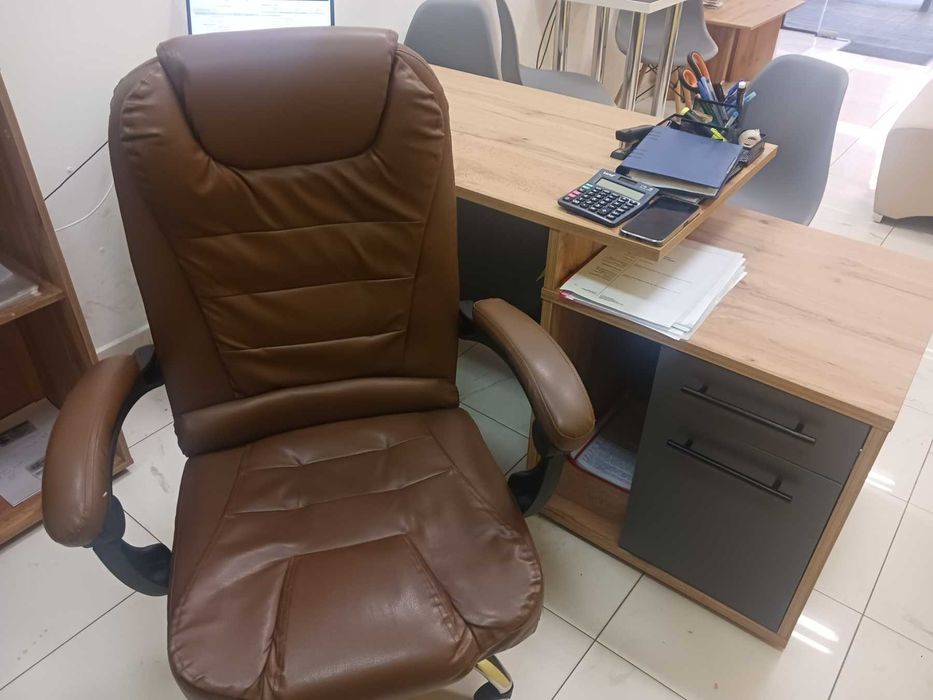 директорски стол кафява кожа