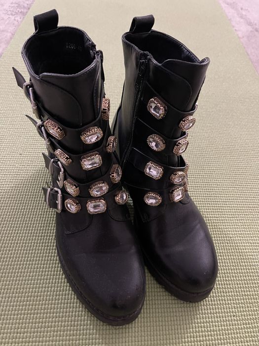 Ботинки со стразами