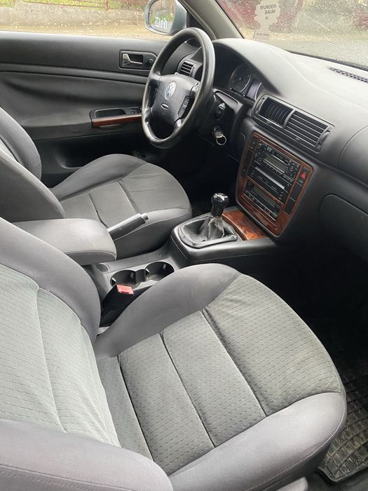 Vând volkswagen passat b5