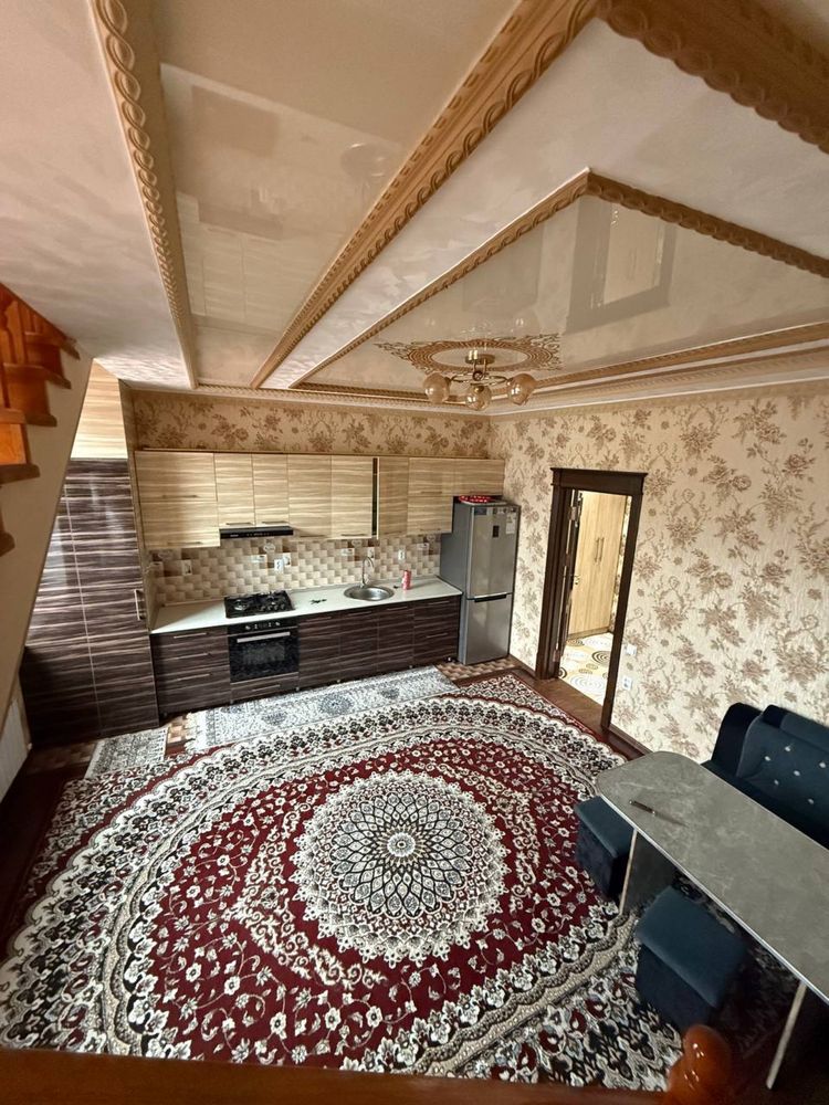 Мирзо-Улугбек Р-н Паркентский  4/7-8/8.130м2 Срочно продам квартиру