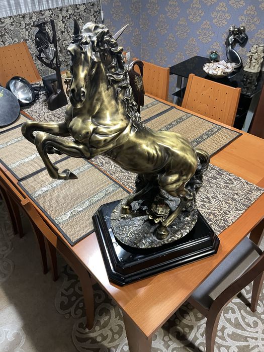 Декоративная статуэтка