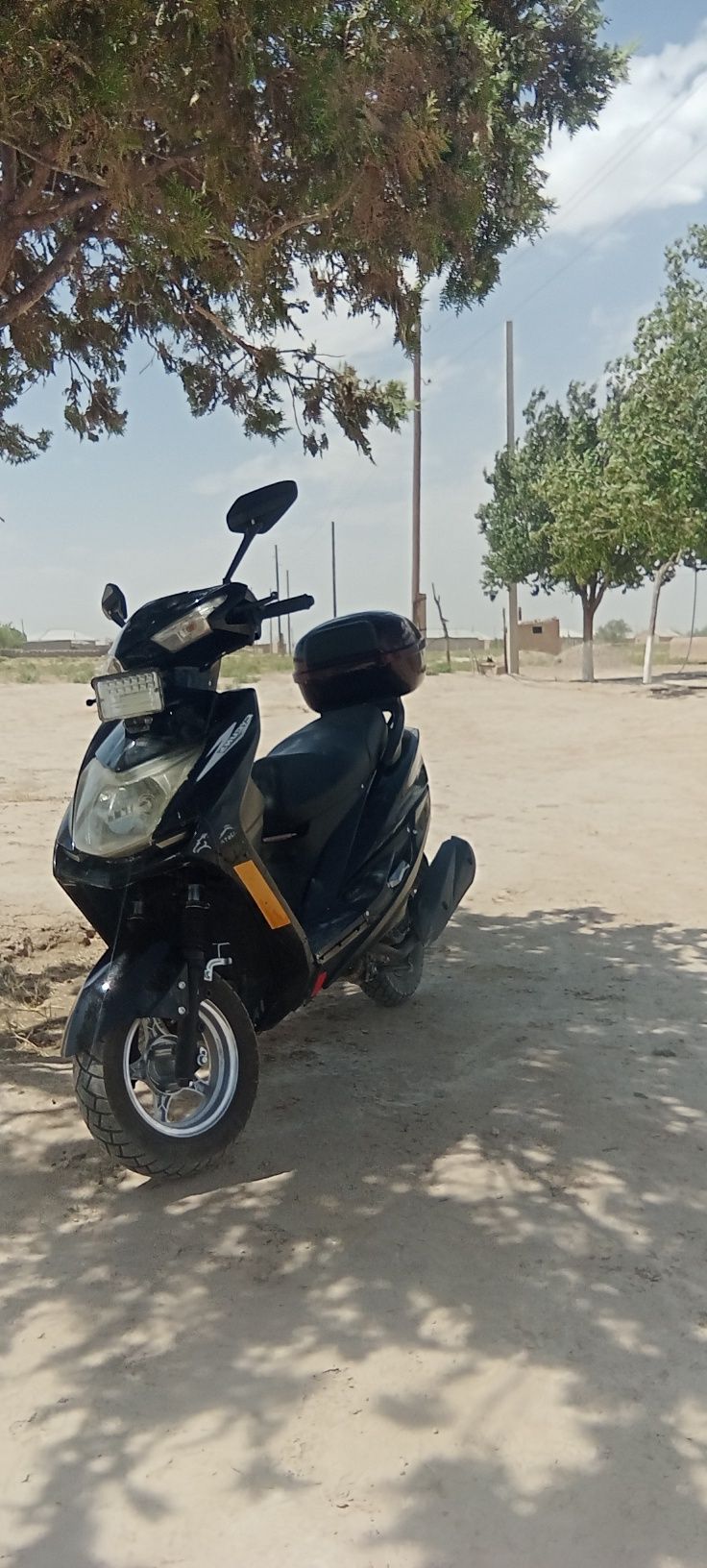 Benzinlitokli skuterga abmen kottasiga dap bersez 125 cc 120 tortadi a