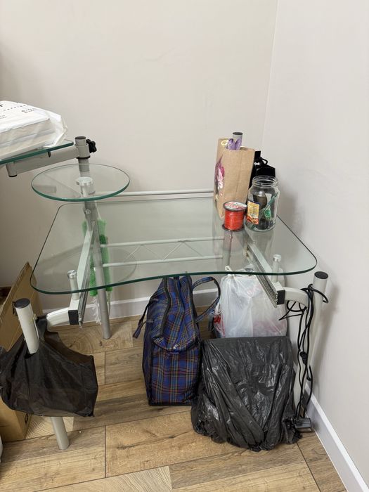 Рабочий стол. Офисный , прочный , стеклянный