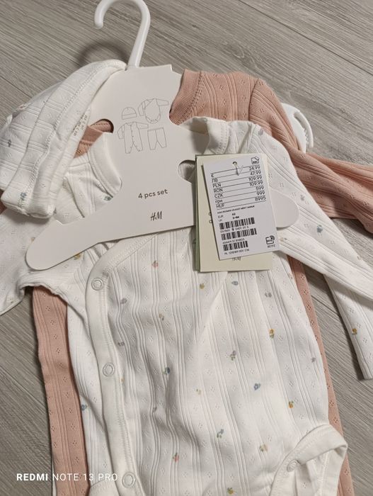 НОВ,бебешк комплект от четири части,H&M