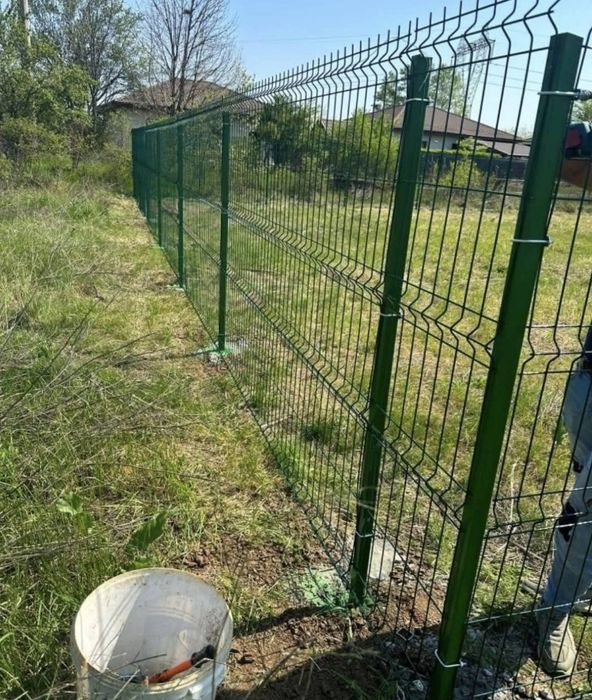 Vând garduri din plasa cu fundație sau piroane de beton