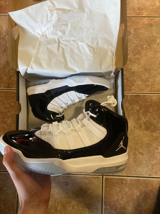 Jordan Aura Max precomanda