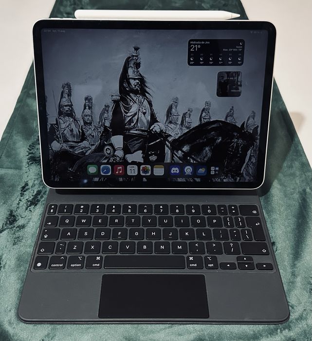 Pachet Apple iPad Pro 11”(Gen4)256Gb + Apple Pencil 2 + Magic Keyboard