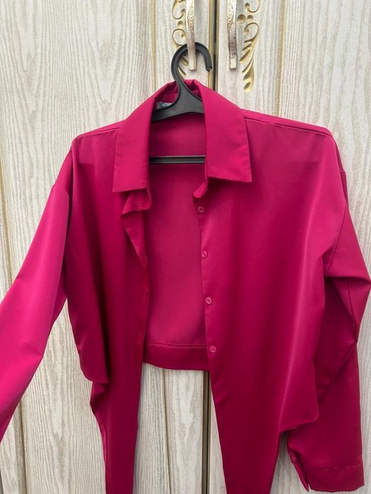 Женская рубашка фукси с акцентными завязками