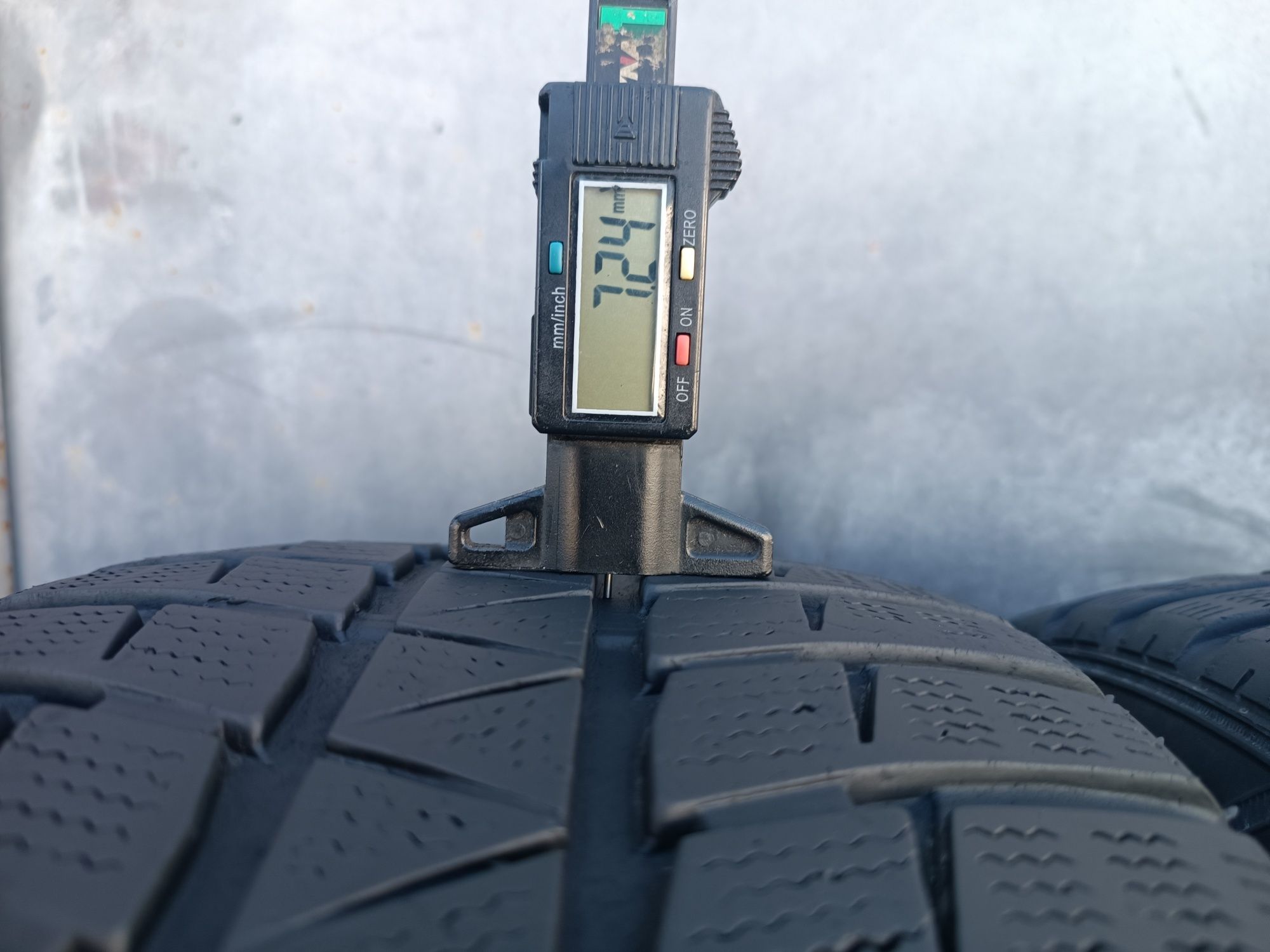 225/45/17 Falken