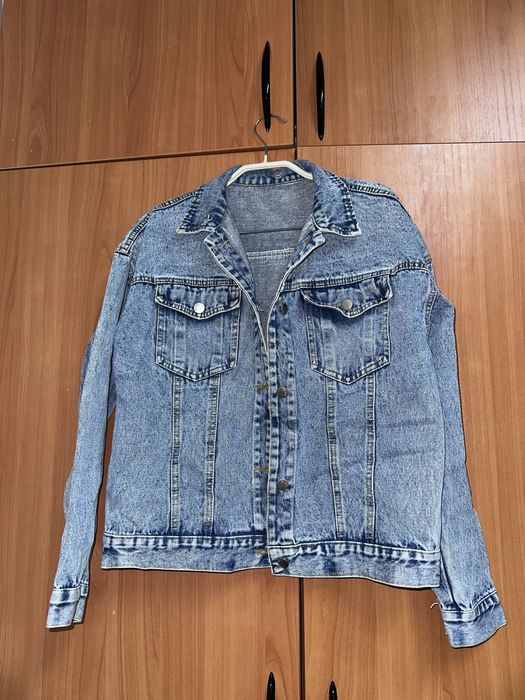 Киімдер сатылады