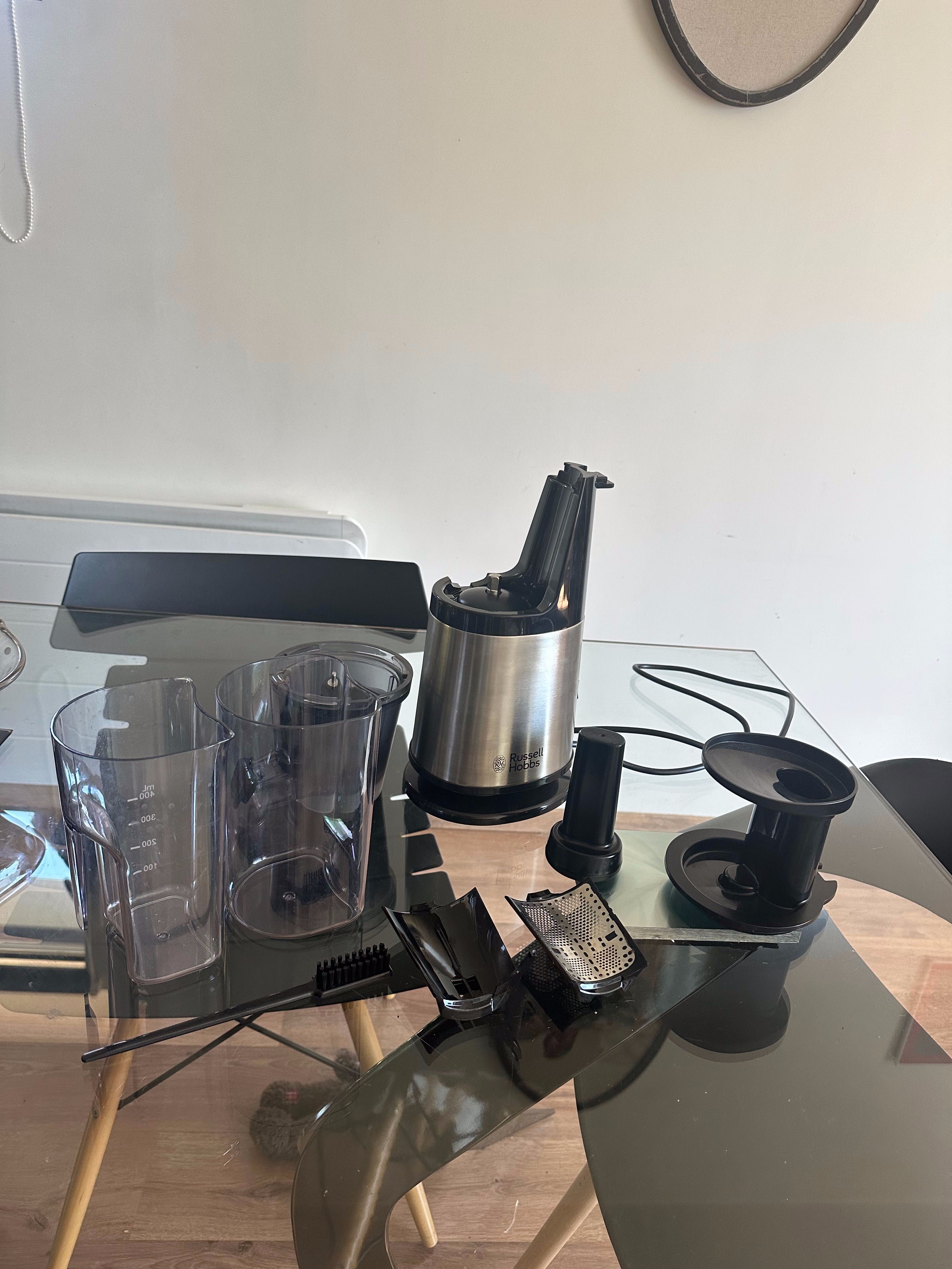 Сокоизтисквачка  нова RUSSELL HOBBS