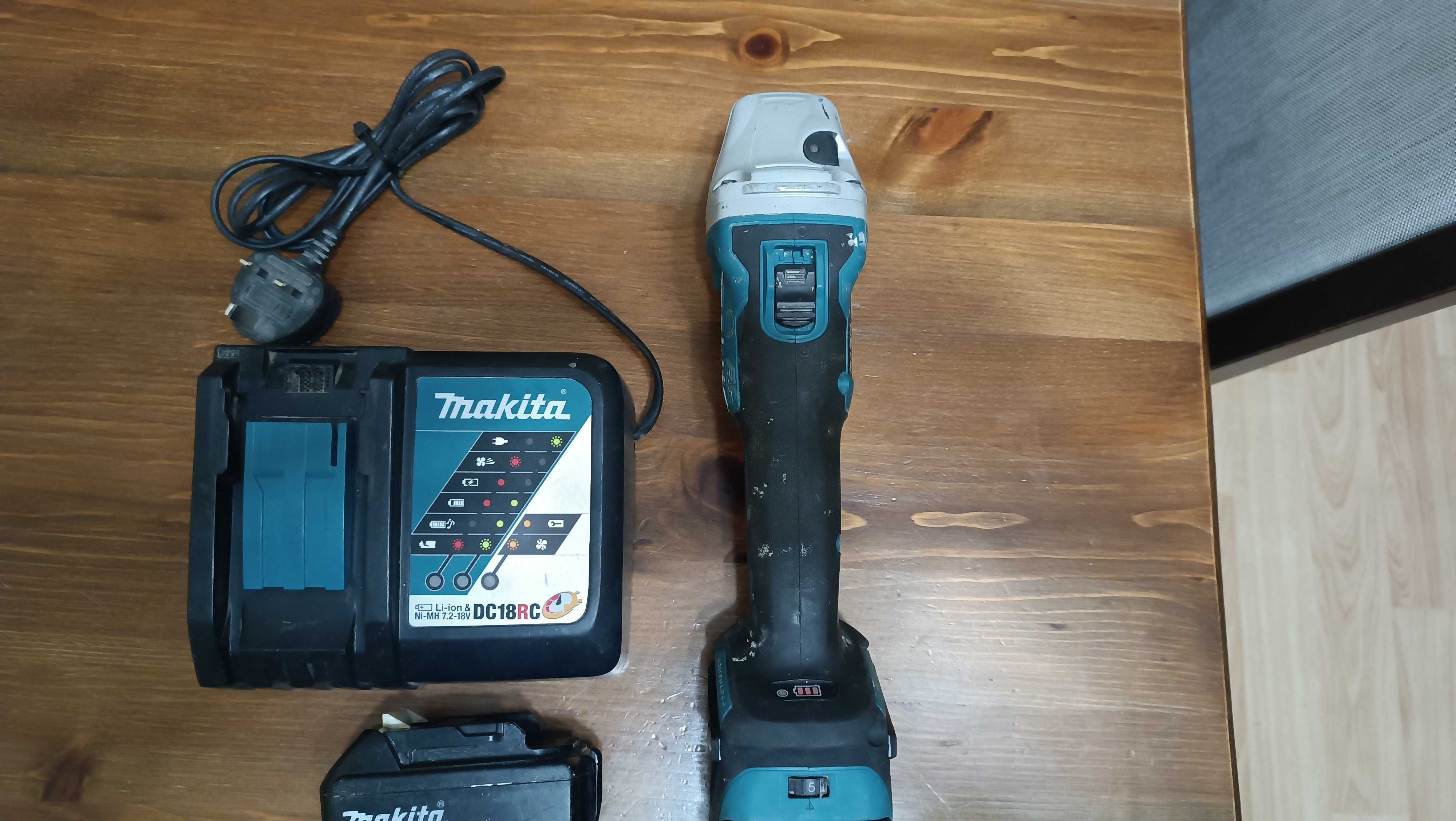 Флекс Makita DGA463