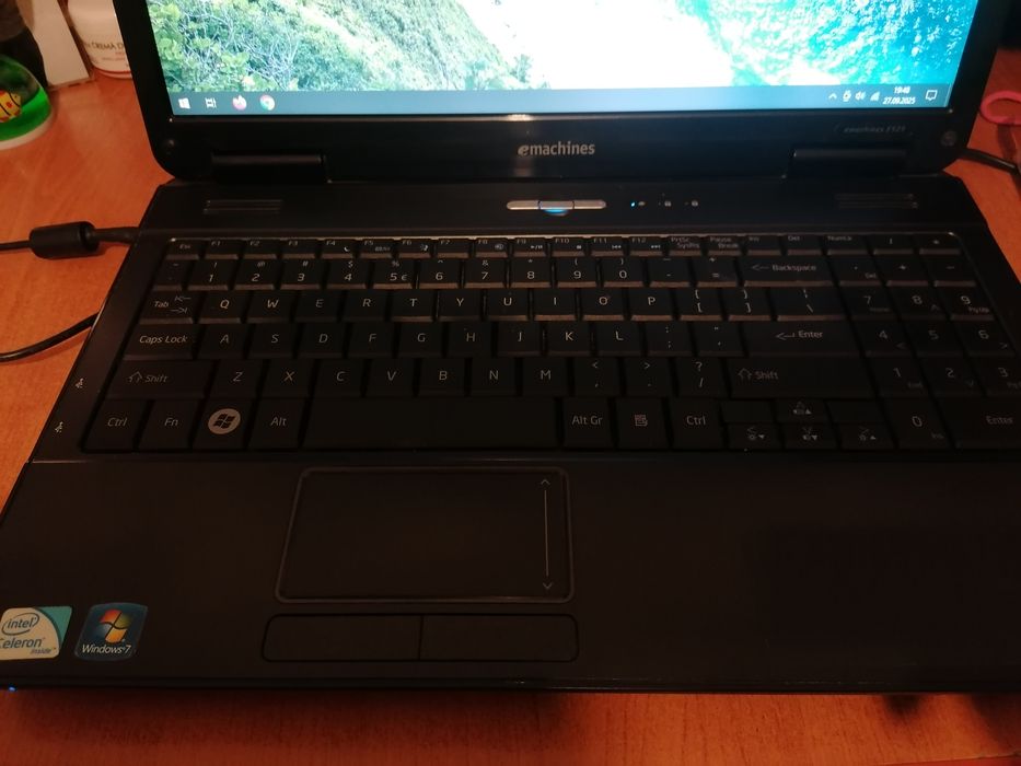 Laptop Emachines E525