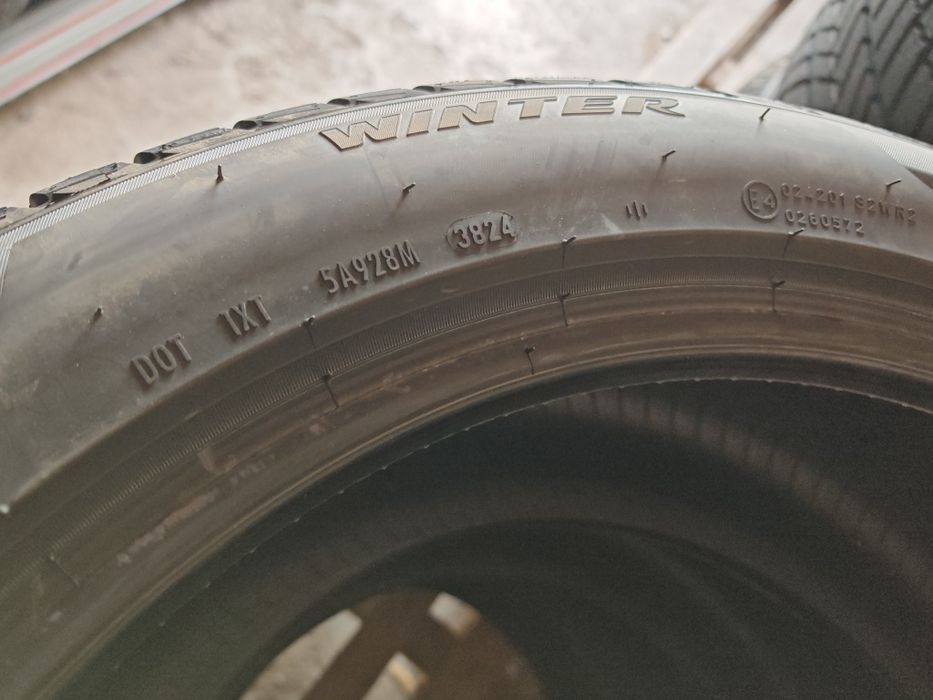 vand anvelope de iarna 255/45x19 marca Pirelli model wintersottozero 3