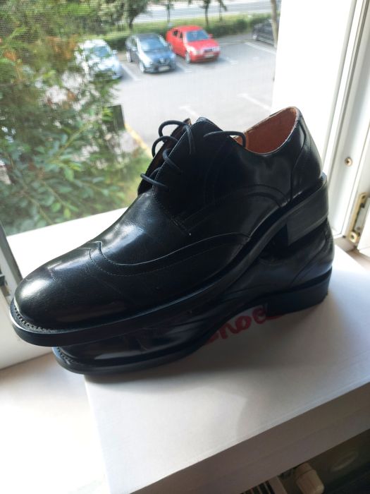 Vind pantofi de ocazie