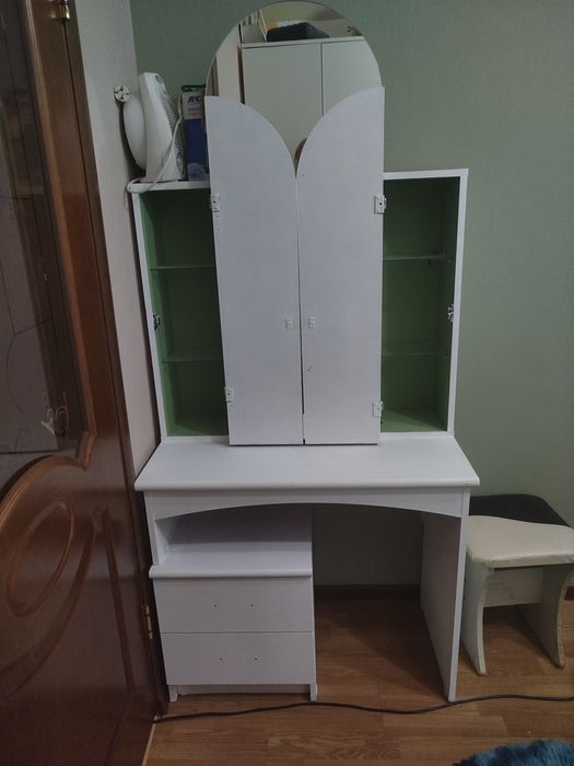 Трильяж/ стол для макияжа/ трюмо
