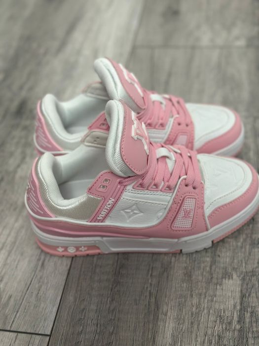 Adidasi Louis Vuitton