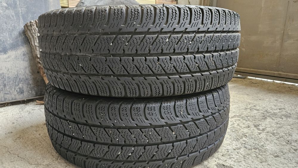 2бр гуми 225 65 16С дот 22 семперит