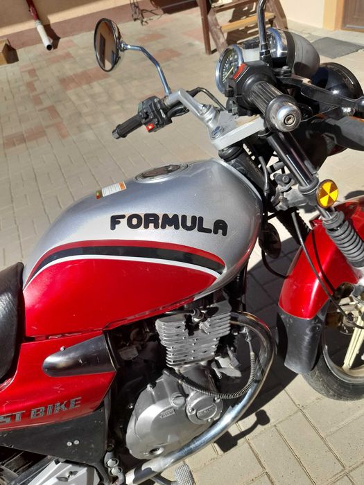 Motocicleta Strada