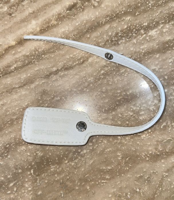 Tag Off White Zip Tie / Leather