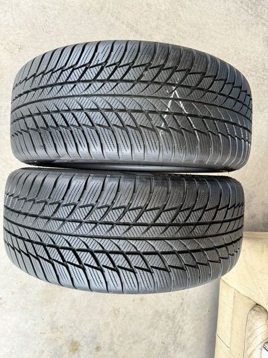 vând 2 anvelope 225/50/18 bridgestone de iarnă cu runflat ca noi