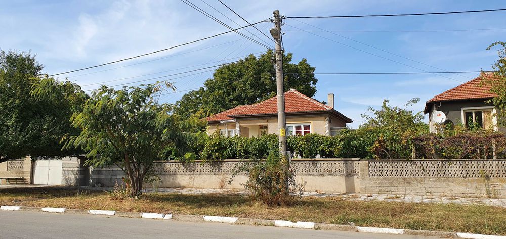 Къща с. Партизанин. Център.