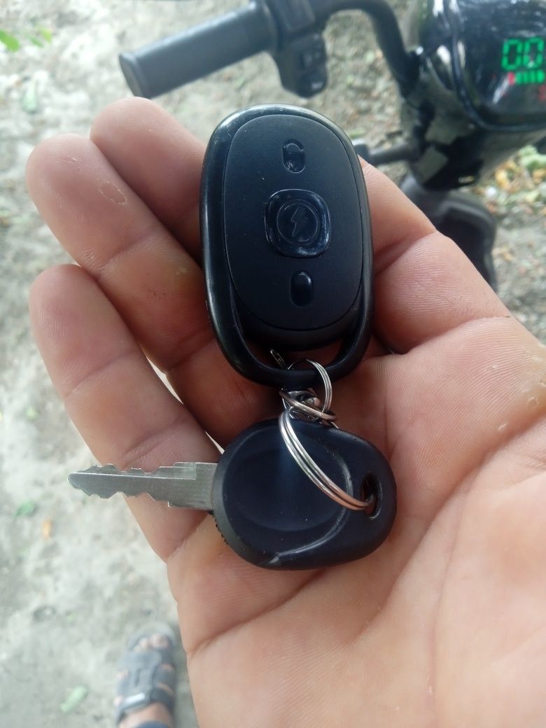 Elektro skuter sotiladi benzinli bilan barter ham bor