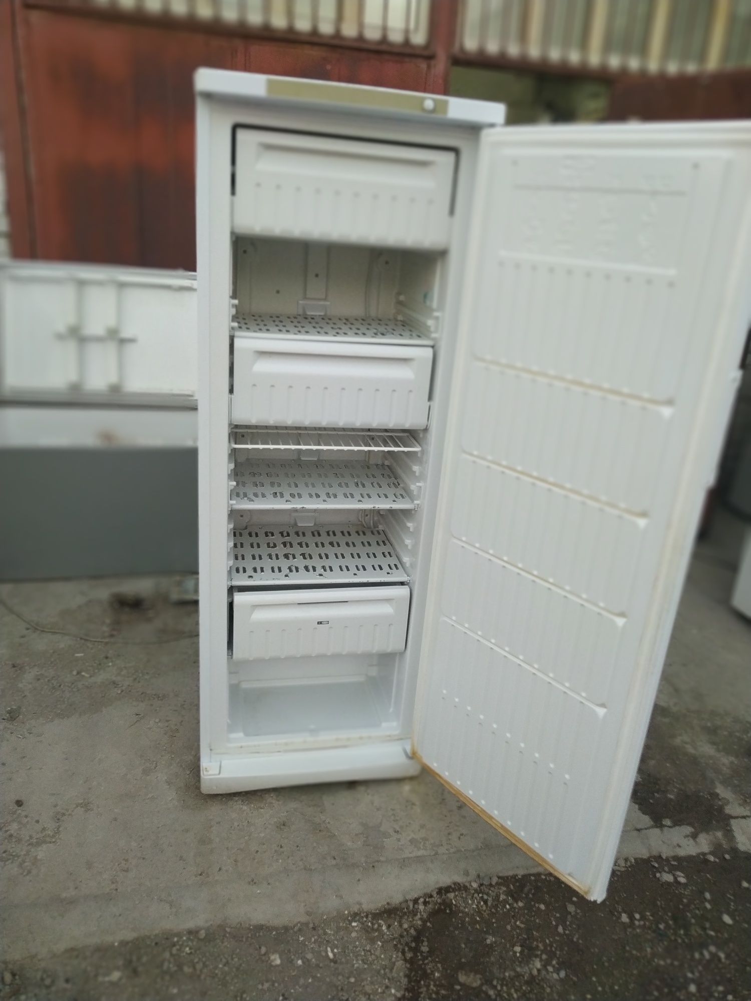 Продам морозилку