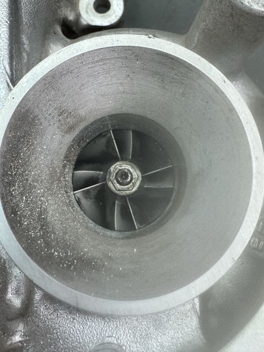 турбо 60000 км Пежо 208 2016година 1.6 HDI