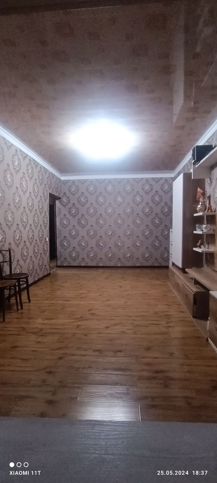 Продаётся 4 ком. квартира, 77 серия, 4 этаж 4 эт.дома. Паркент. базар.