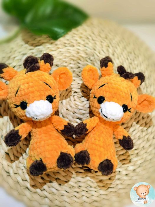 Ръчно плетена играчка жирафче