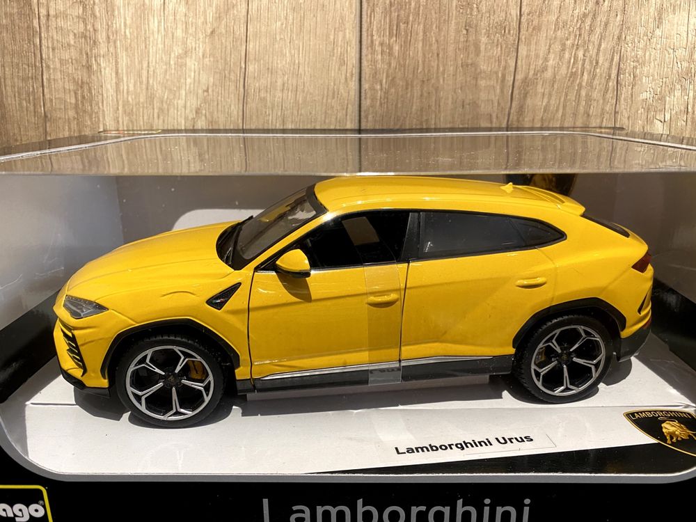 BBURAGO Lamborghini URUS macheta auto scara 1:18