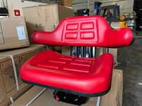 Scaun Rosu de tractor cu prindere universala garantie livrare