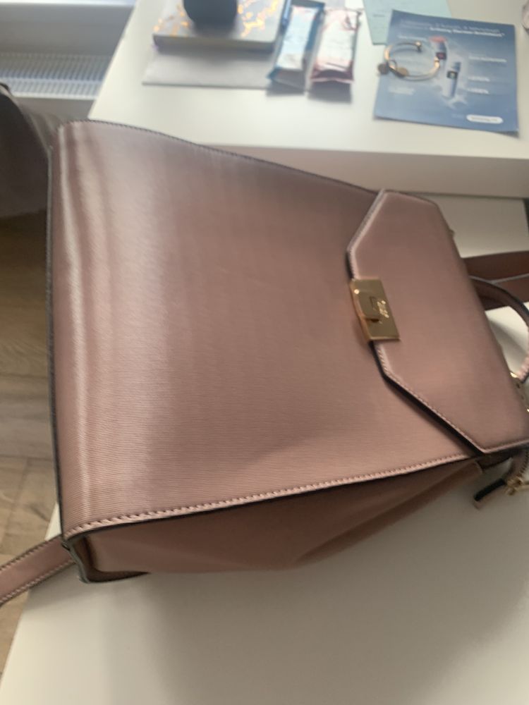 Geanta eleganta tip rucsac, noua