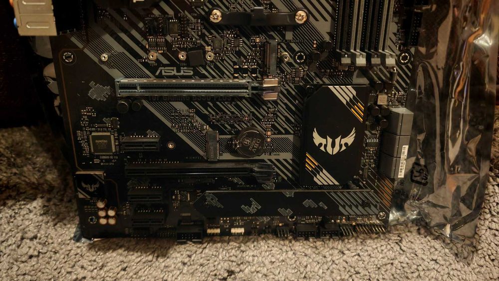 ASUS TUF Gaming B550-PLUS + Ryzen 5 5600, шестядрен 3.5/4.4GHz АМ4