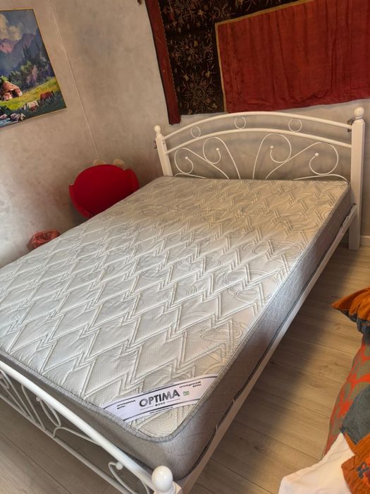 двуспальная кровать