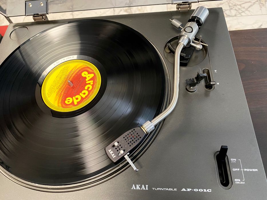 Vintage грамофон Akai
