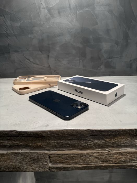 КАТО ЧИСТО НОВ Iphone 13  128 GB + подаръци