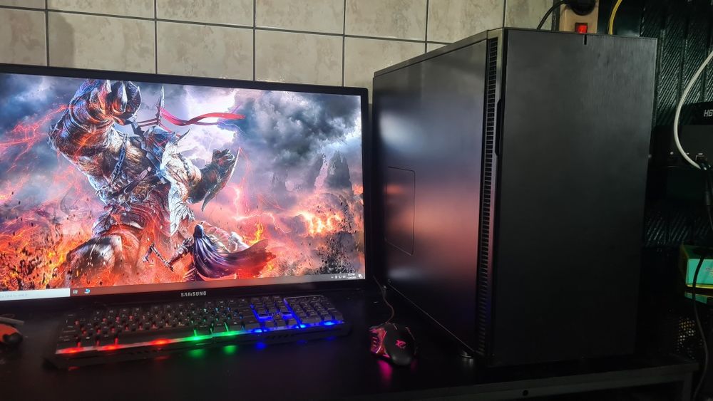 Unitate PC Gaming i5 4690K video 4GB RX 570 16GB RAM SSD