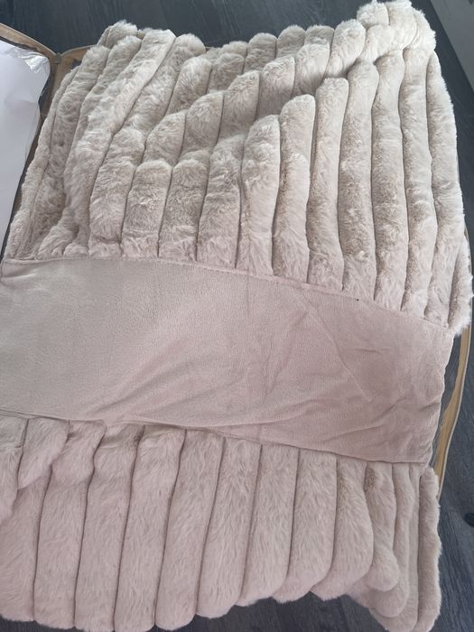Пухен спален комплект