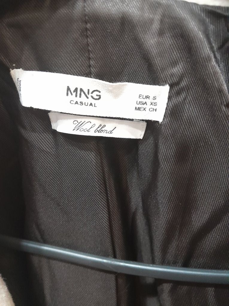 Продам пальто Mango новое