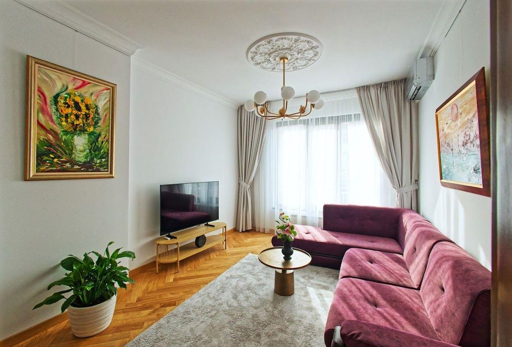 Дава се под наем Двустаен апартамент в София, Център - 60 кв.м за 800 € - Снимка #1