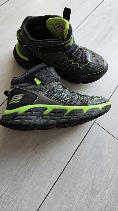 Ghetute Skechers marimea 30