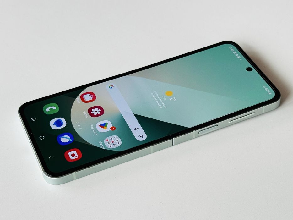 Samsung Galaxy Z Flip 6 512GB Mint Гаранция 6 месеца