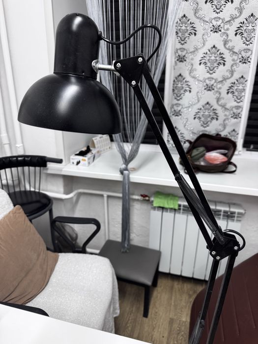 Продам лампу настольную ,черную.