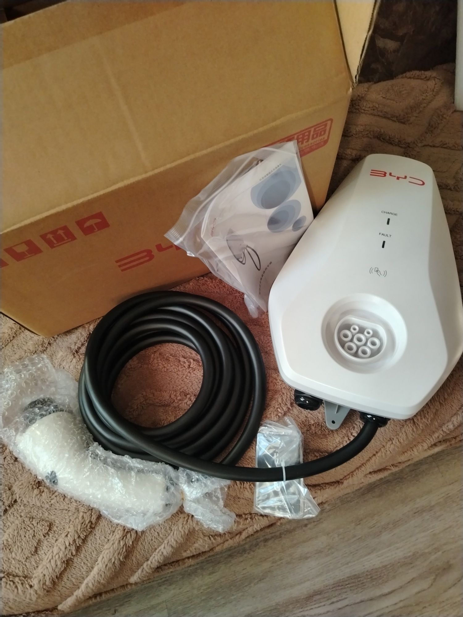 Зарядная станция BYD EVA007KG/A2 — 7 кВт, новая
