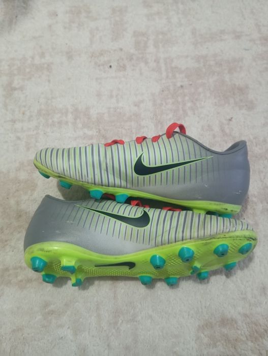 Бутсы сороконожки обмен на трюковой самокат или цена 5000 за троих