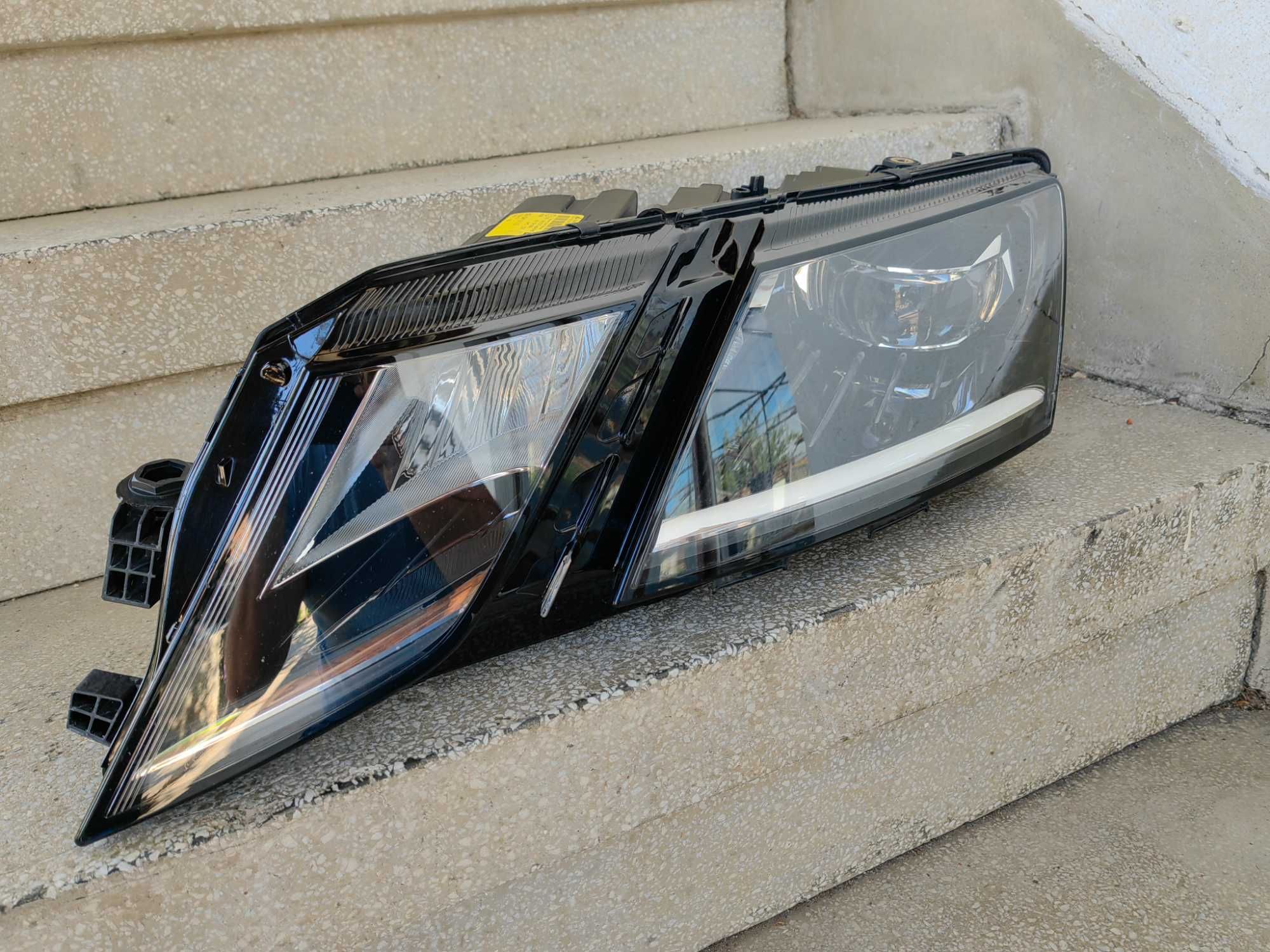 Фар Skoda Octavia 3 17-20 г. LED ляв /Фар Шкода Октавиа 3 Оригинален