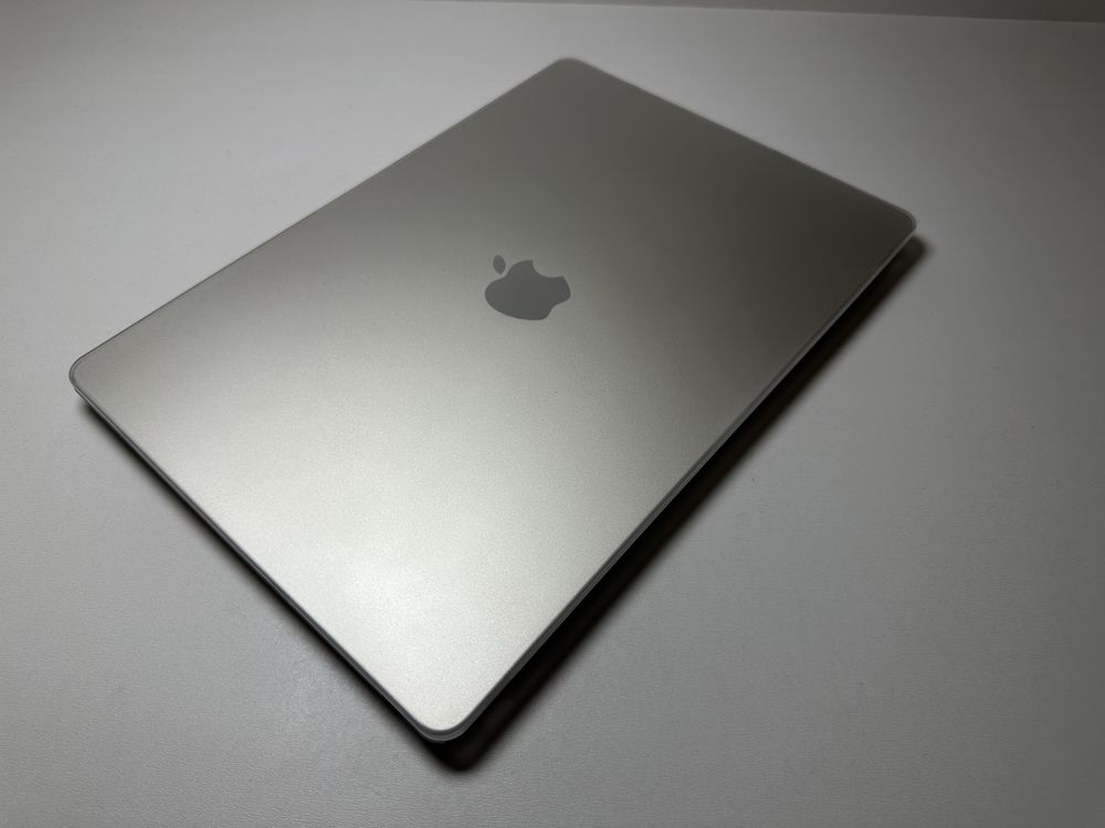 MacBook Air 15 inch M2 256GB 17 cicluri incarcare pachet sleeve+geanta